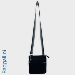 Baggallini Black Fine Line Top Zip Flap Crossbody kit